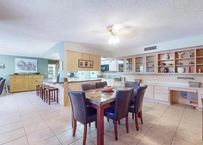 Long-term In Sun City! Lovely W/ Patio Holiday home